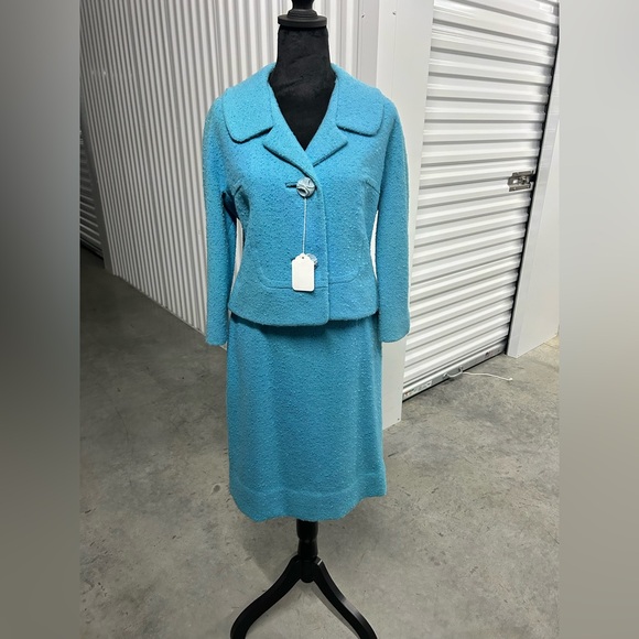 Vintage 2-piece suit, circa 1960s - Picture 1 of 16